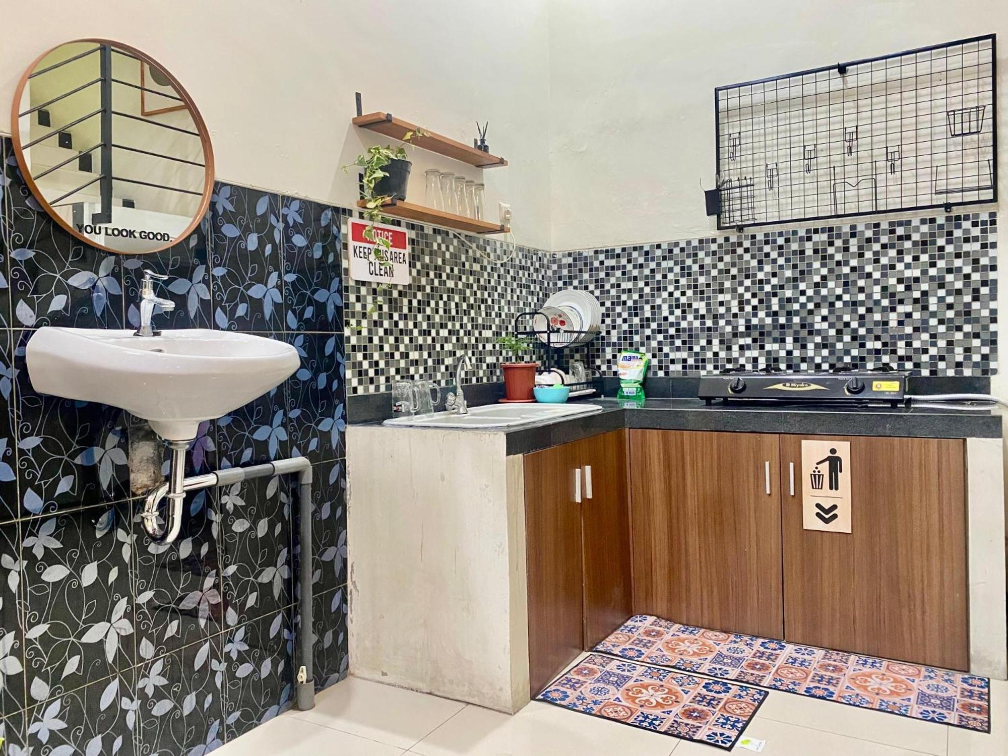 Zzz Hostel Malang Bagian luar foto