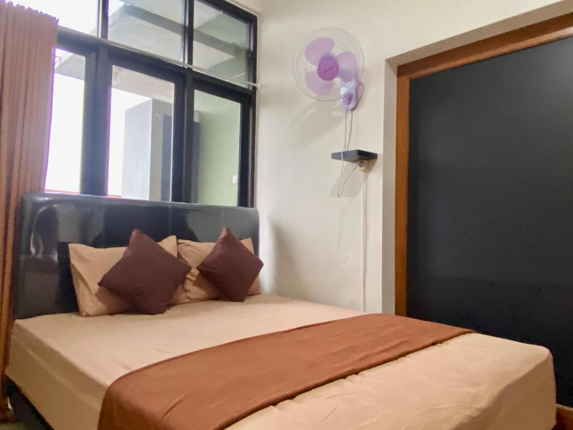 Zzz Hostel Malang Bagian luar foto