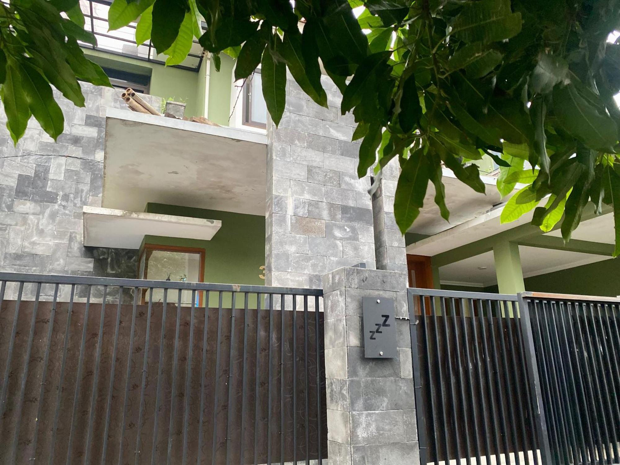 Zzz Hostel Malang Bagian luar foto