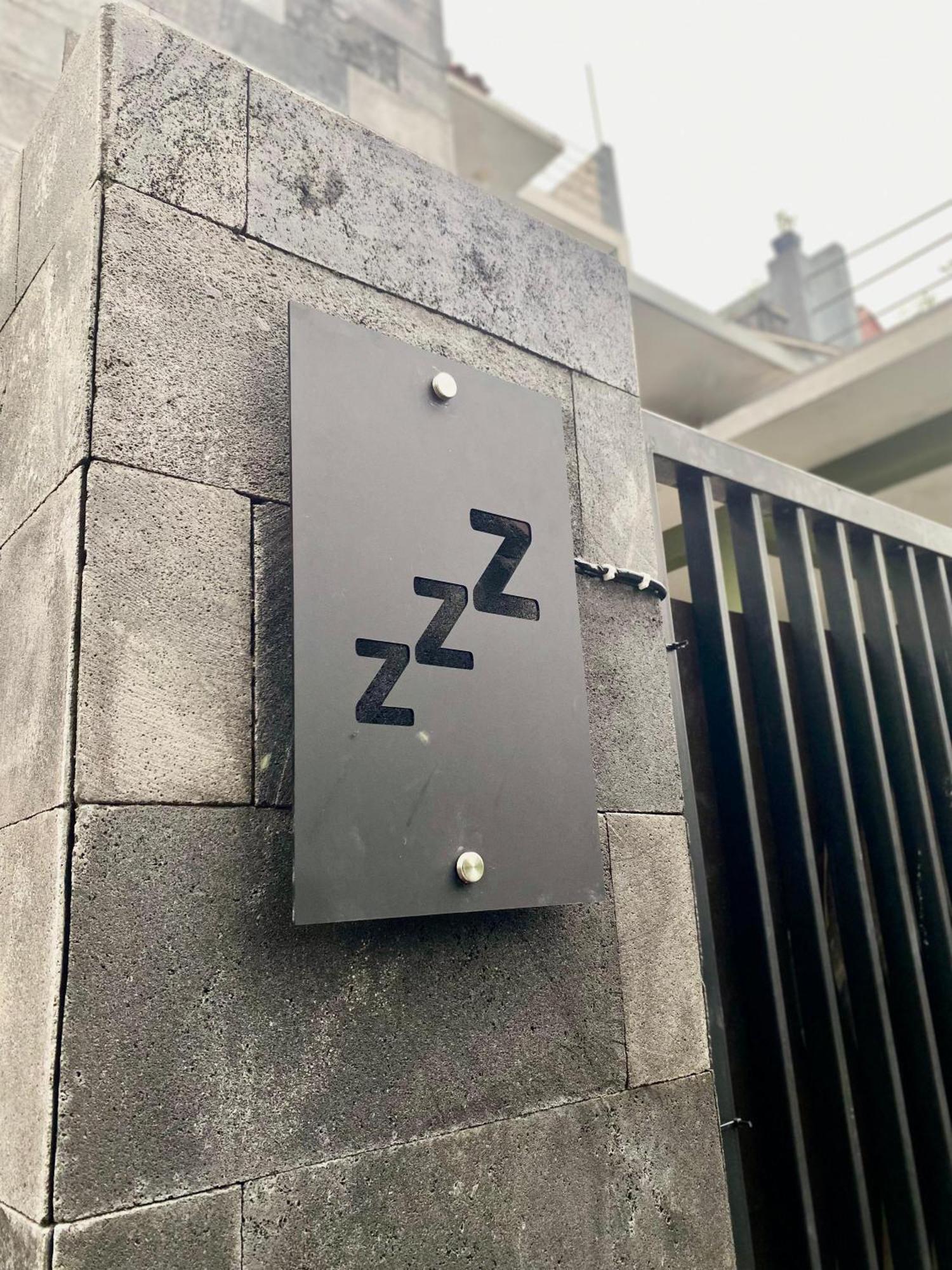 Zzz Hostel Malang Bagian luar foto