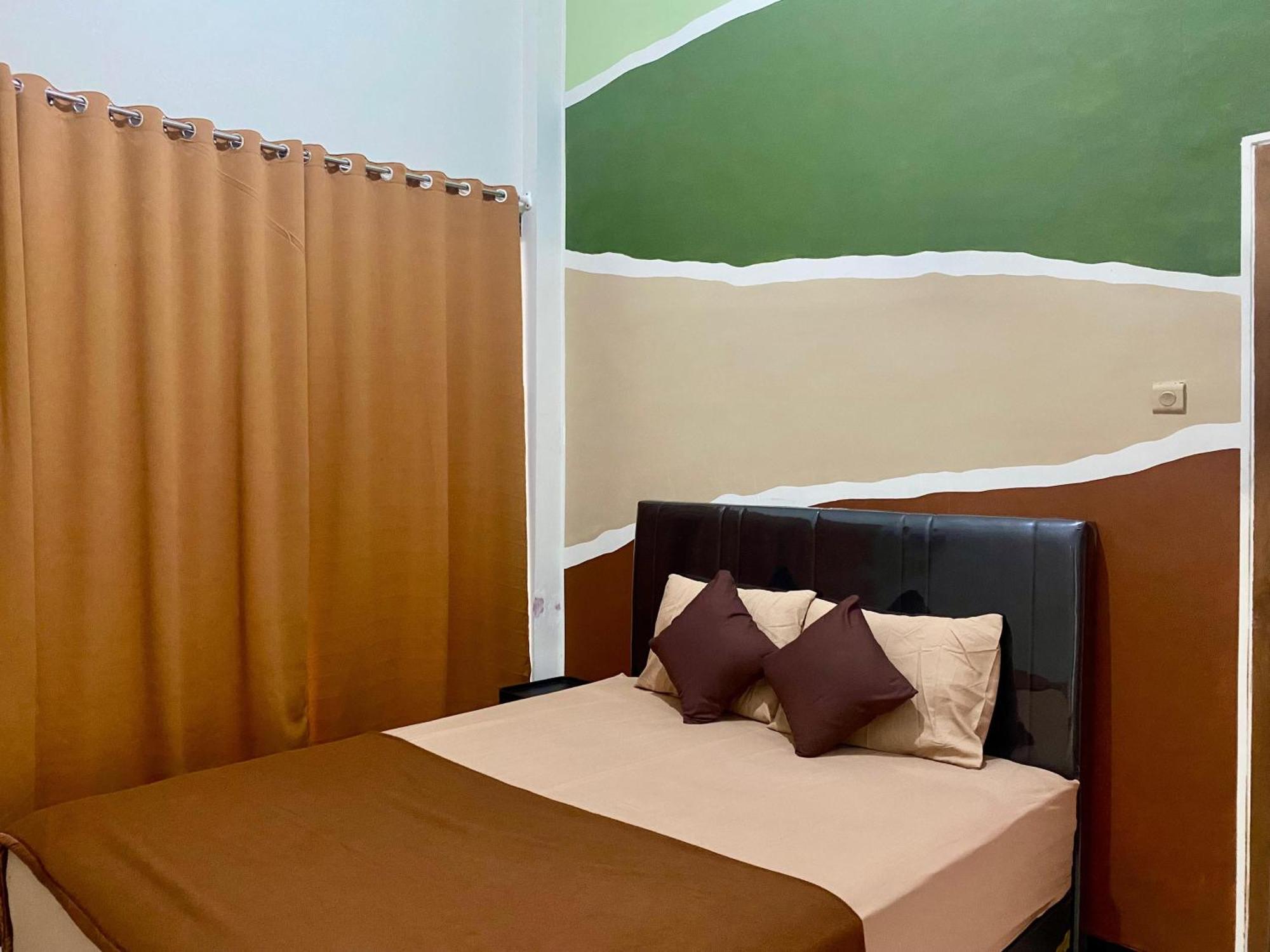 Zzz Hostel Malang Bagian luar foto