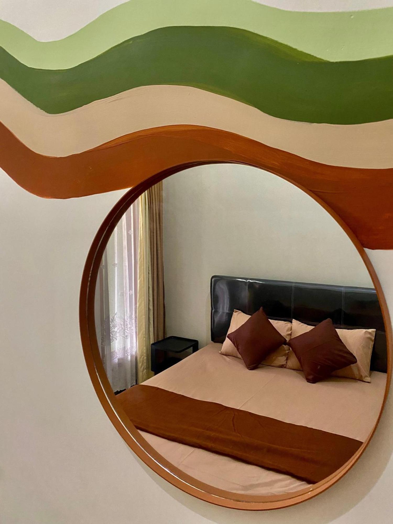 Zzz Hostel Malang Bagian luar foto