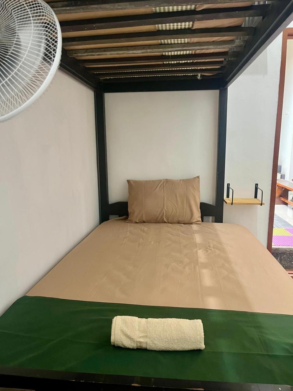 Zzz Hostel Malang Bagian luar foto