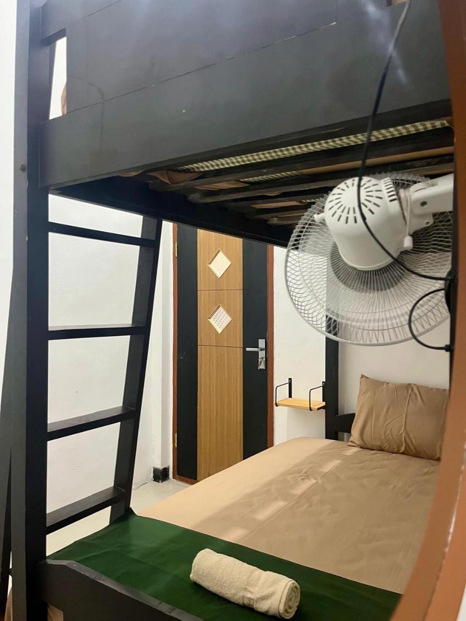 Zzz Hostel Malang Bagian luar foto