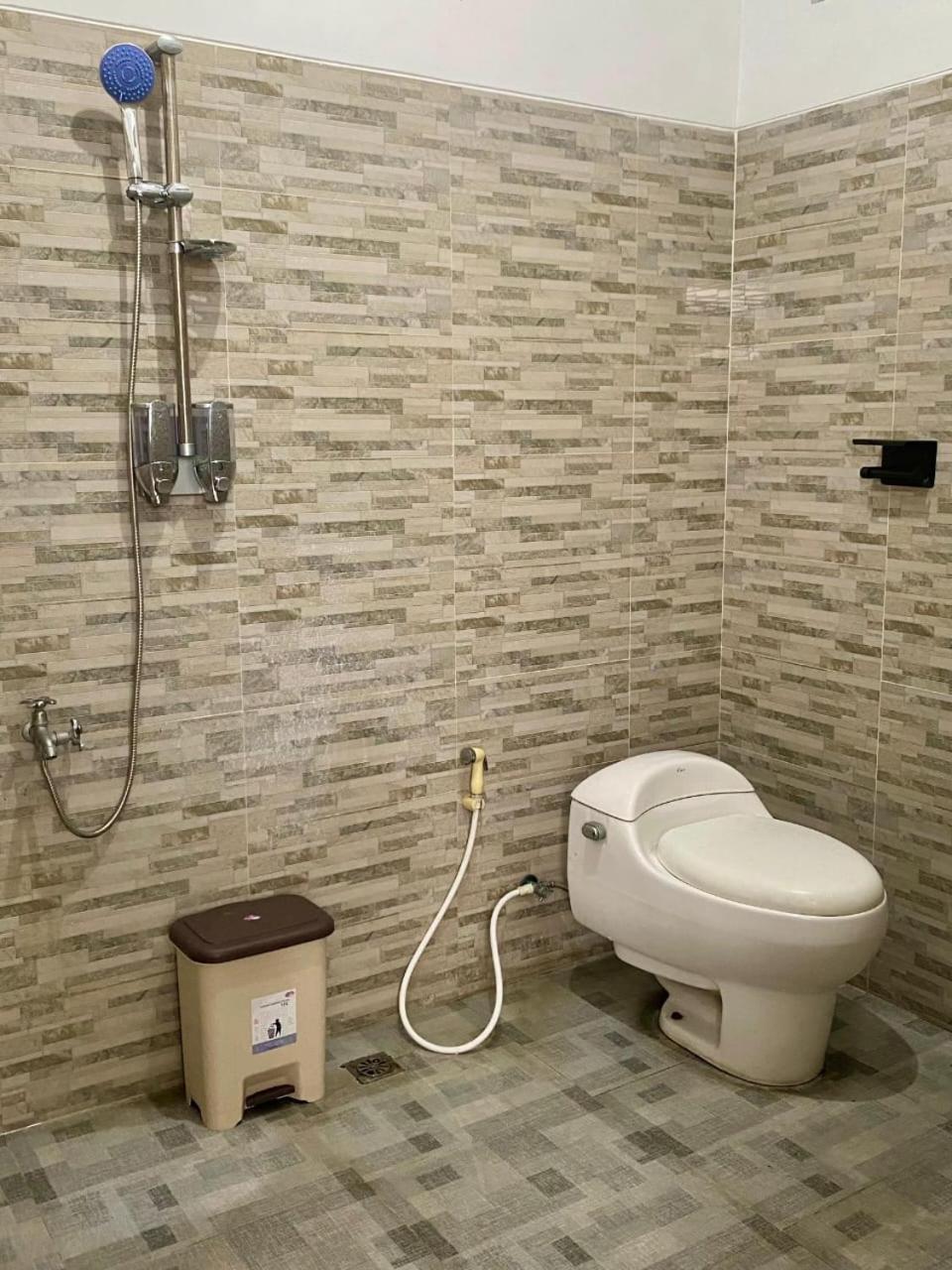 Zzz Hostel Malang Bagian luar foto