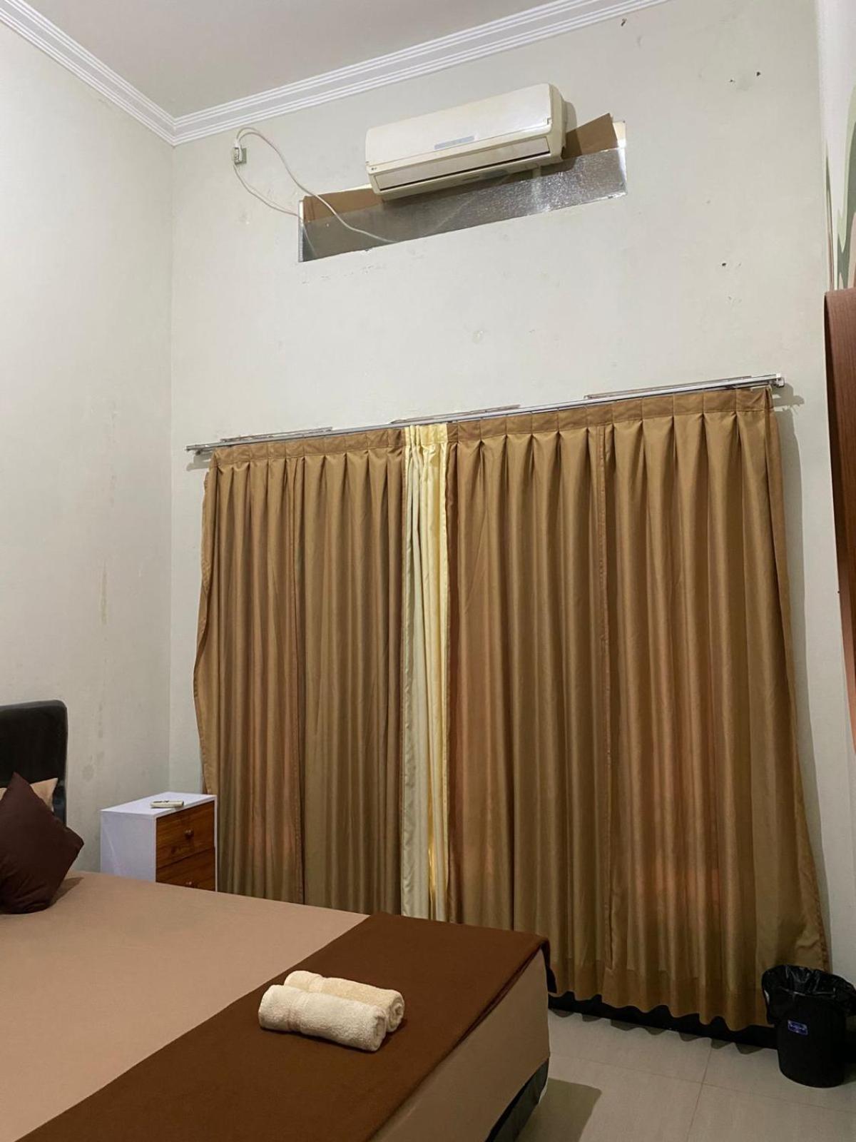 Zzz Hostel Malang Bagian luar foto